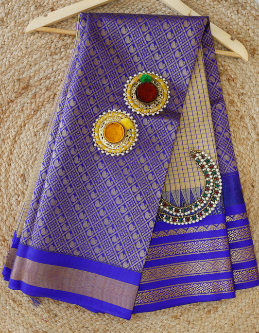 Vintage Off-White Cotton Saree | Fine checks